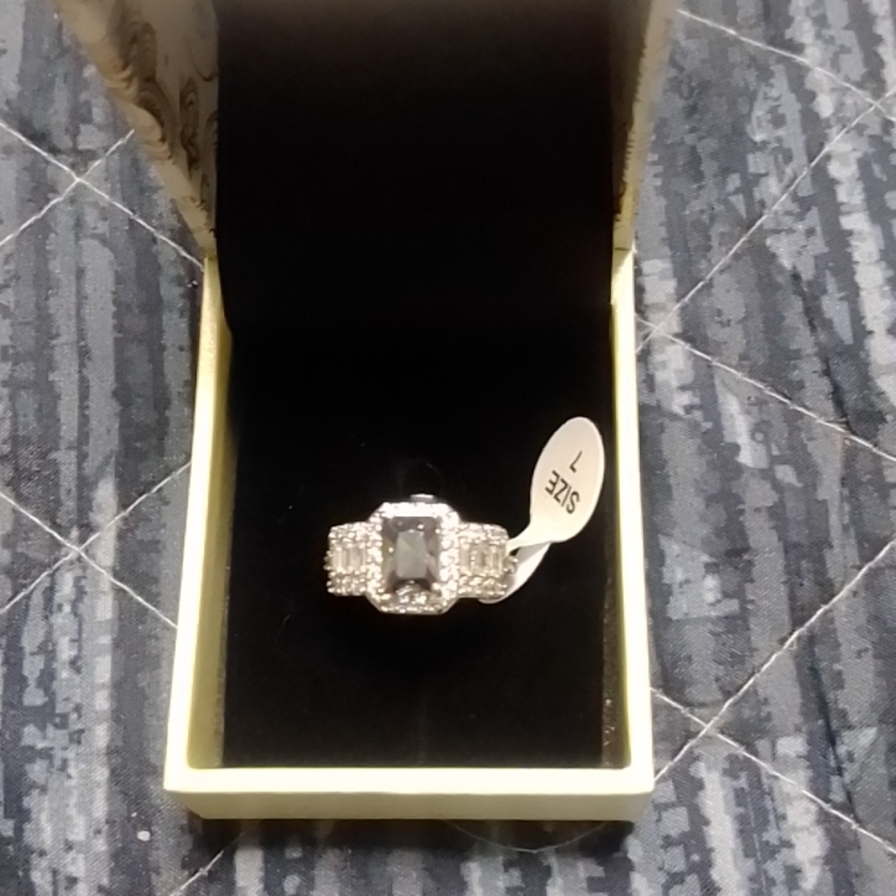 Ring - Picture 2 of 5